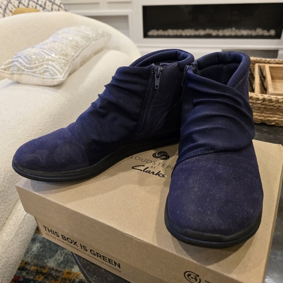 Clarks Cloud steppers booties - Picture 1 of 7